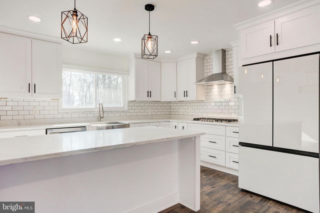 2318 MALRAUX DR, Vienna, VA 22182