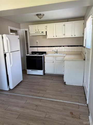 8816 Cozens Avenue, Jennings, MO 63136