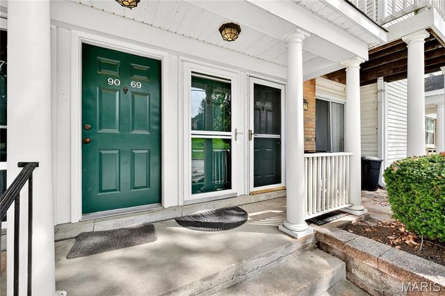 9067 Wrenwood Lane, Brentwood, MO 63144