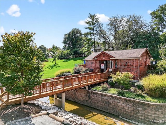 9067 Wrenwood Lane, Brentwood, MO 63144