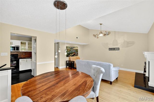 9067 Wrenwood Lane, Brentwood, MO 63144