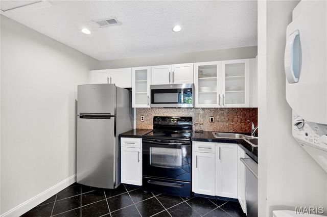 9067 Wrenwood Lane, Brentwood, MO 63144
