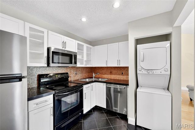 9067 Wrenwood Lane, Brentwood, MO 63144