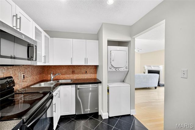9067 Wrenwood Lane, Brentwood, MO 63144