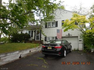 35 Garside Pl, Clark Twp., NJ 07066
