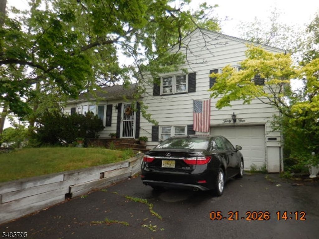 35 Garside Pl, Clark Twp., NJ 07066