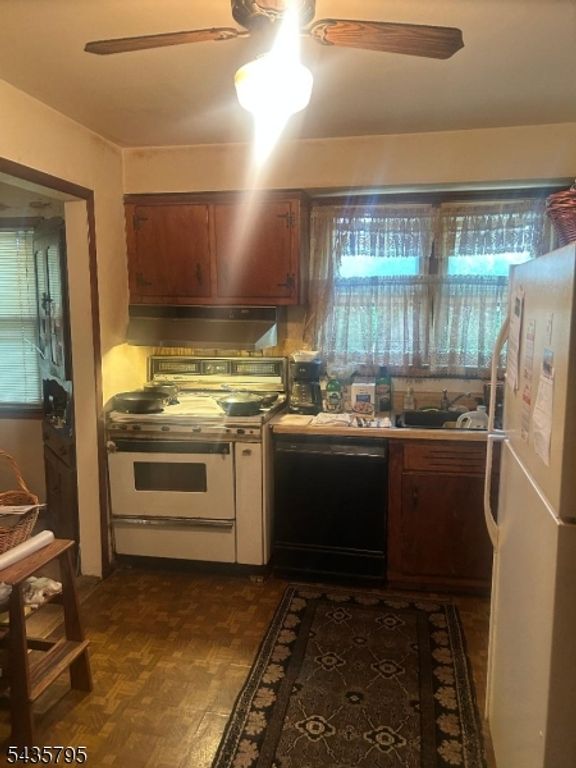35 Garside Pl, Clark Twp., NJ 07066 — photo 5
