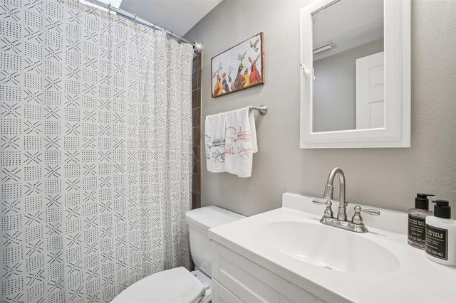 3218 W OAKELLAR AVENUE, Tampa, FL 33611