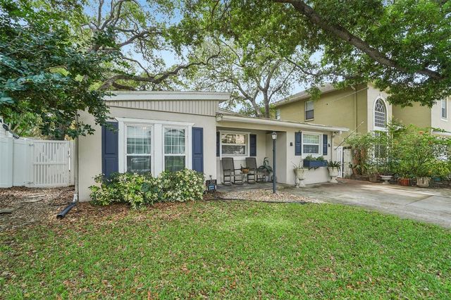 3218 W OAKELLAR AVENUE, Tampa, FL 33611