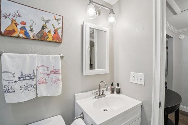 3218 W OAKELLAR AVENUE, Tampa, FL 33611