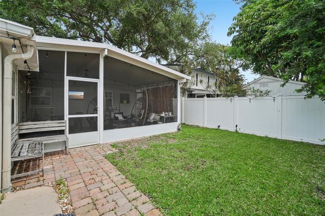 3218 W OAKELLAR AVENUE, Tampa, FL 33611