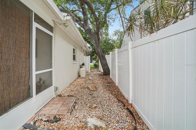 3218 W OAKELLAR AVENUE, Tampa, FL 33611