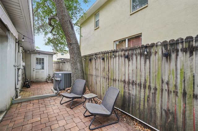 3218 W OAKELLAR AVENUE, Tampa, FL 33611