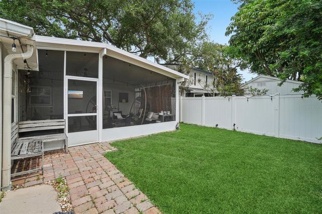 3218 W OAKELLAR AVENUE, Tampa, FL 33611