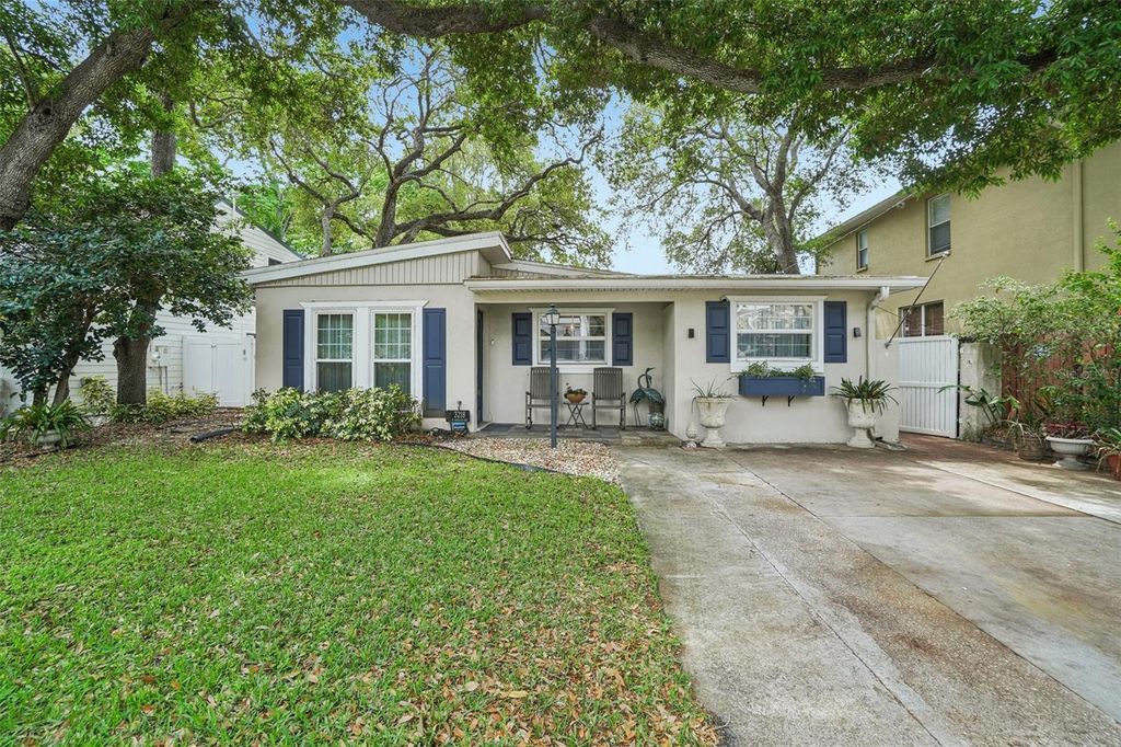 3218 W OAKELLAR AVENUE, Tampa, FL 33611