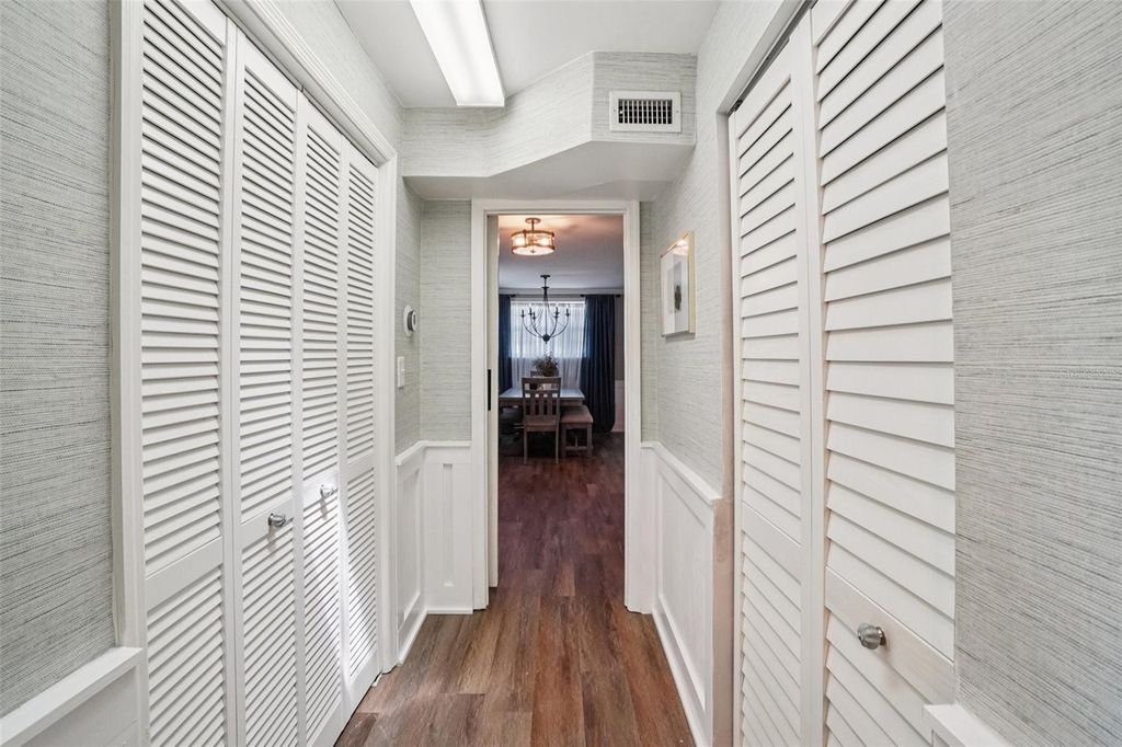 Image 17 of property listing at 3218 W OAKELLAR AVENUE, Tampa, FL 33611