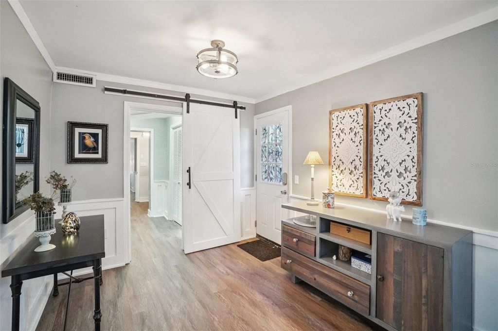 Image 18 of property listing at 3218 W OAKELLAR AVENUE, Tampa, FL 33611