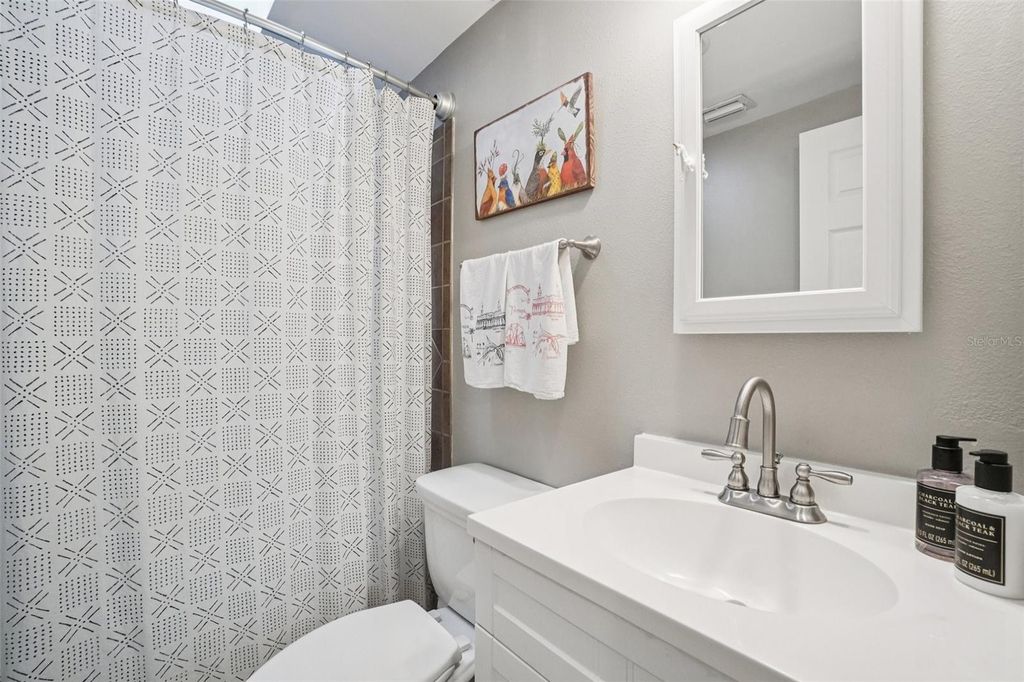 Image 20 of property listing at 3218 W OAKELLAR AVENUE, Tampa, FL 33611