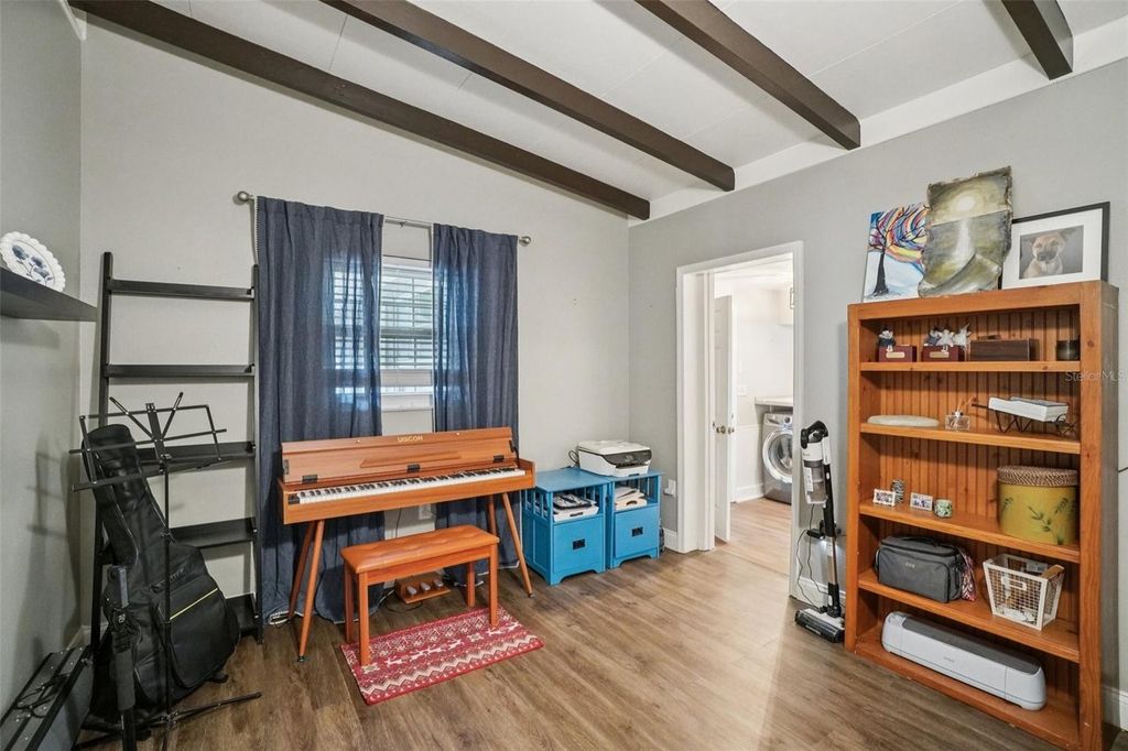 Image 22 of property listing at 3218 W OAKELLAR AVENUE, Tampa, FL 33611