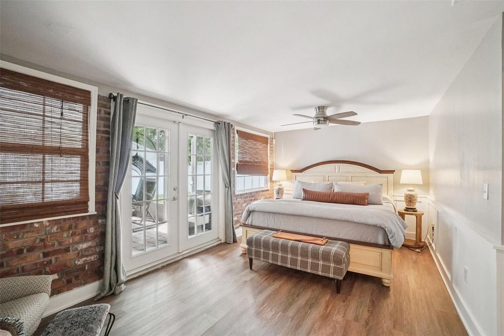 Image 28 of property listing at 3218 W OAKELLAR AVENUE, Tampa, FL 33611