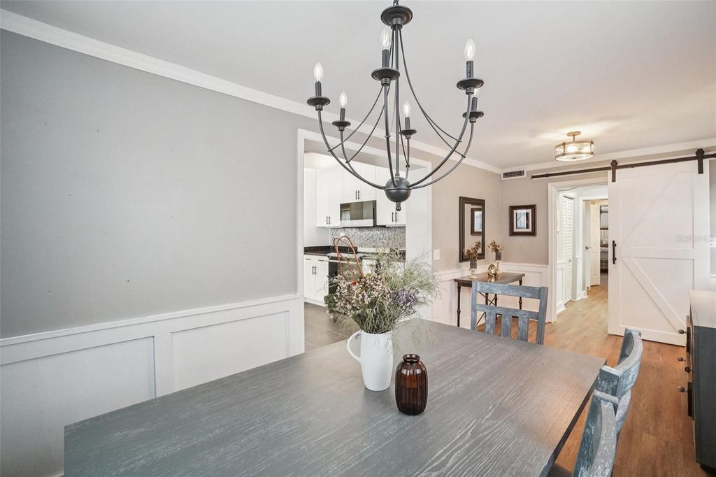 Image 32 of property listing at 3218 W OAKELLAR AVENUE, Tampa, FL 33611