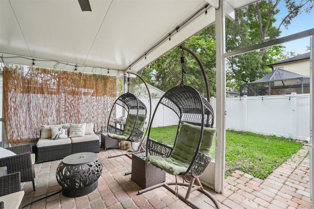 Image 36 of property listing at 3218 W OAKELLAR AVENUE, Tampa, FL 33611