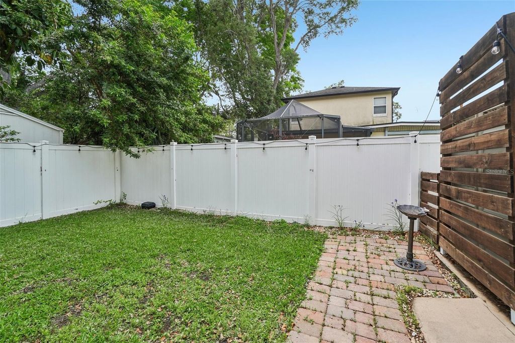 Image 38 of property listing at 3218 W OAKELLAR AVENUE, Tampa, FL 33611