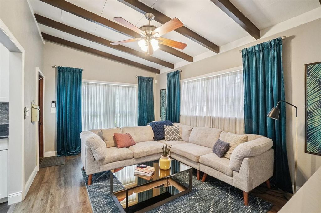 Image 6 of property listing at 3218 W OAKELLAR AVENUE, Tampa, FL 33611