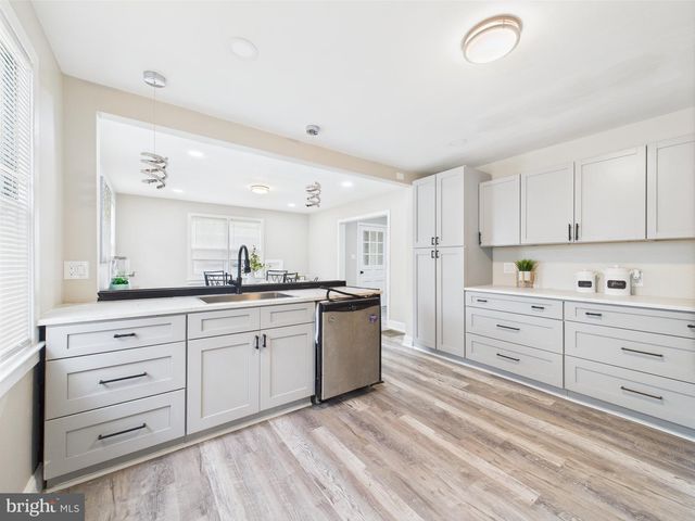 28 S QUEEN ST, Dover, DE 19904