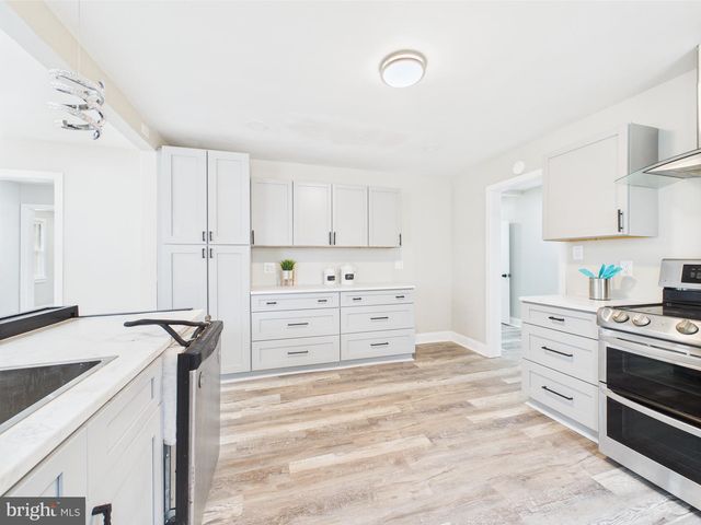 28 S QUEEN ST, Dover, DE 19904