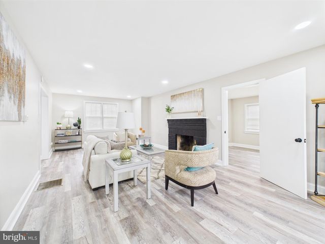 28 S QUEEN ST, Dover, DE 19904