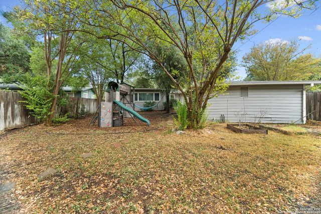 352 LARCHMONT DR, San Antonio, TX 78209