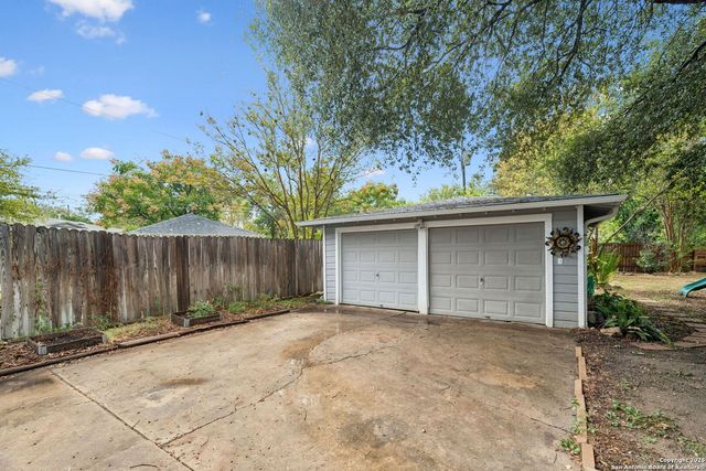 352 LARCHMONT DR, San Antonio, TX 78209