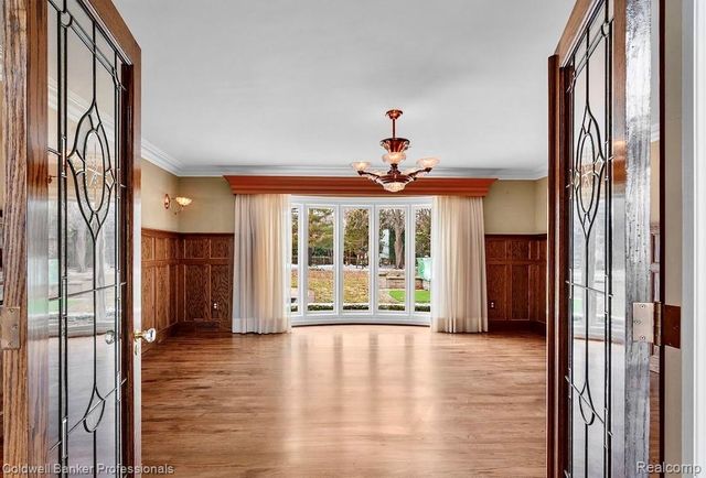 529 Lake Shore Road, Village Of Grosse Pointe Shores, MI 48236