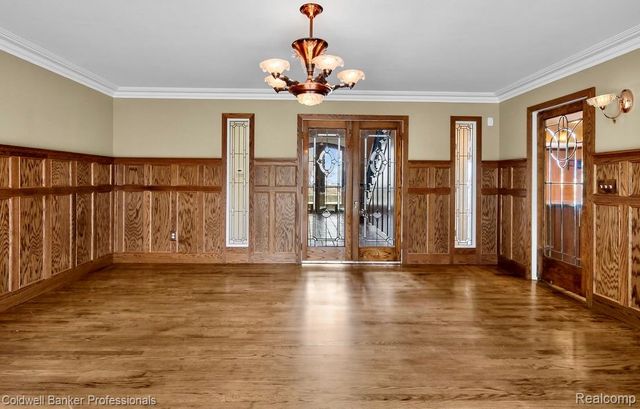 529 Lake Shore Road, Village Of Grosse Pointe Shores, MI 48236