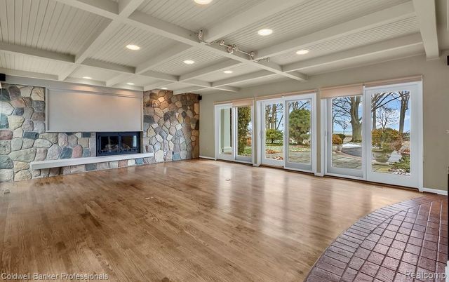 529 Lake Shore Road, Village Of Grosse Pointe Shores, MI 48236