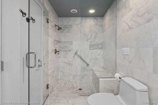 529 Lake Shore Road, Village Of Grosse Pointe Shores, MI 48236