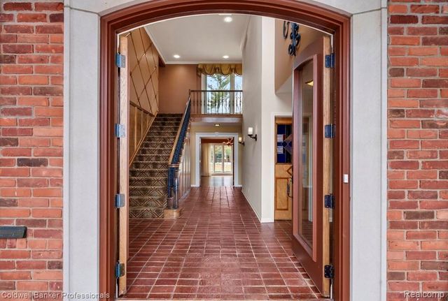 529 Lake Shore Road, Village Of Grosse Pointe Shores, MI 48236