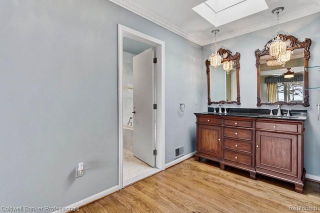 529 Lake Shore Road, Village Of Grosse Pointe Shores, MI 48236