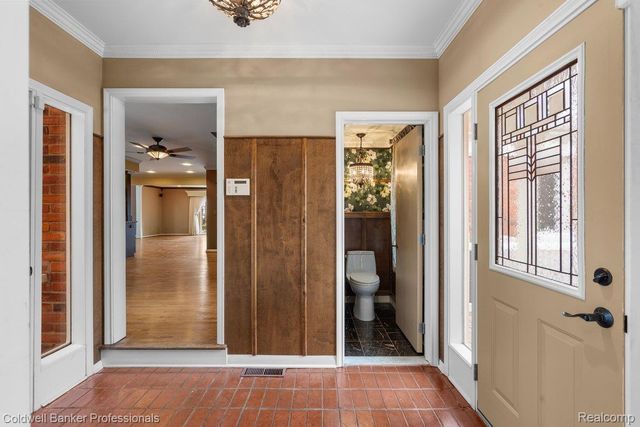 529 Lake Shore Road, Village Of Grosse Pointe Shores, MI 48236