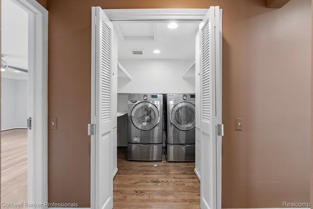 529 Lake Shore Road, Village Of Grosse Pointe Shores, MI 48236