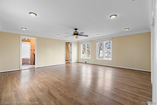 529 Lake Shore Road, Village Of Grosse Pointe Shores, MI 48236