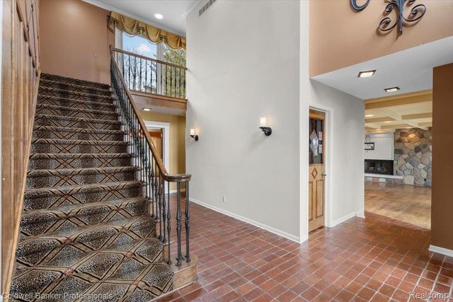 529 Lake Shore Road, Village Of Grosse Pointe Shores, MI 48236