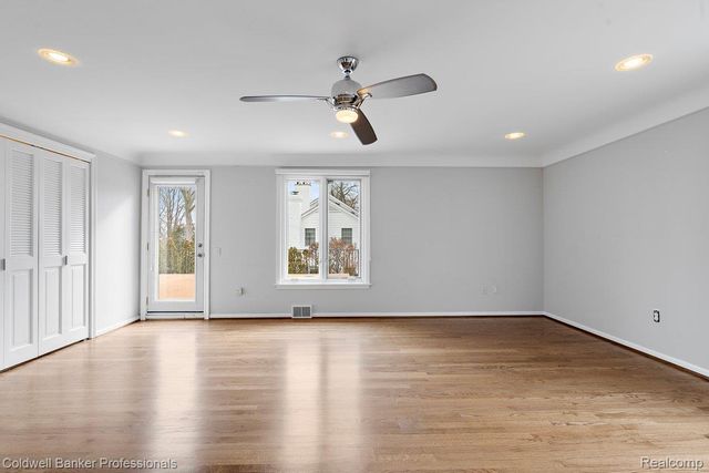 529 Lake Shore Road, Village Of Grosse Pointe Shores, MI 48236