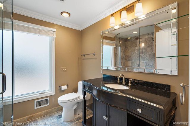 529 Lake Shore Road, Village Of Grosse Pointe Shores, MI 48236