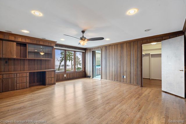 529 Lake Shore Road, Village Of Grosse Pointe Shores, MI 48236