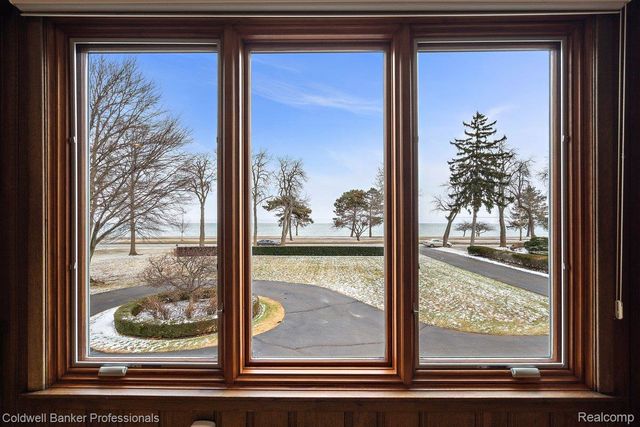 529 Lake Shore Road, Village Of Grosse Pointe Shores, MI 48236