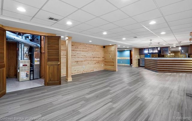 529 Lake Shore Road, Village Of Grosse Pointe Shores, MI 48236