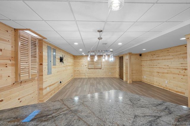 529 Lake Shore Road, Village Of Grosse Pointe Shores, MI 48236