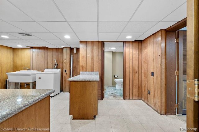 529 Lake Shore Road, Village Of Grosse Pointe Shores, MI 48236